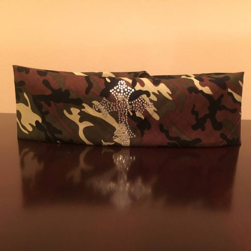 Camo Bandana Mit Strass Kreuz Kopftuch Aus Baumwolle Camo Bandana Mit Strass Kreuz Kopftuch Aus Baumwolle von SansBlingThings