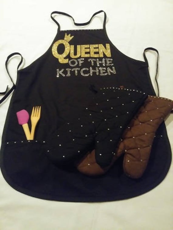 Kochschürze „Queen Of The Kitchen" Mit Strasssteinen Und Glitzer Verstellbarem Band Kochschürze „Queen Of The Kitchen" Mit Strasssteinen Und Glitzer Verstellbarem Band von SansBlingThings