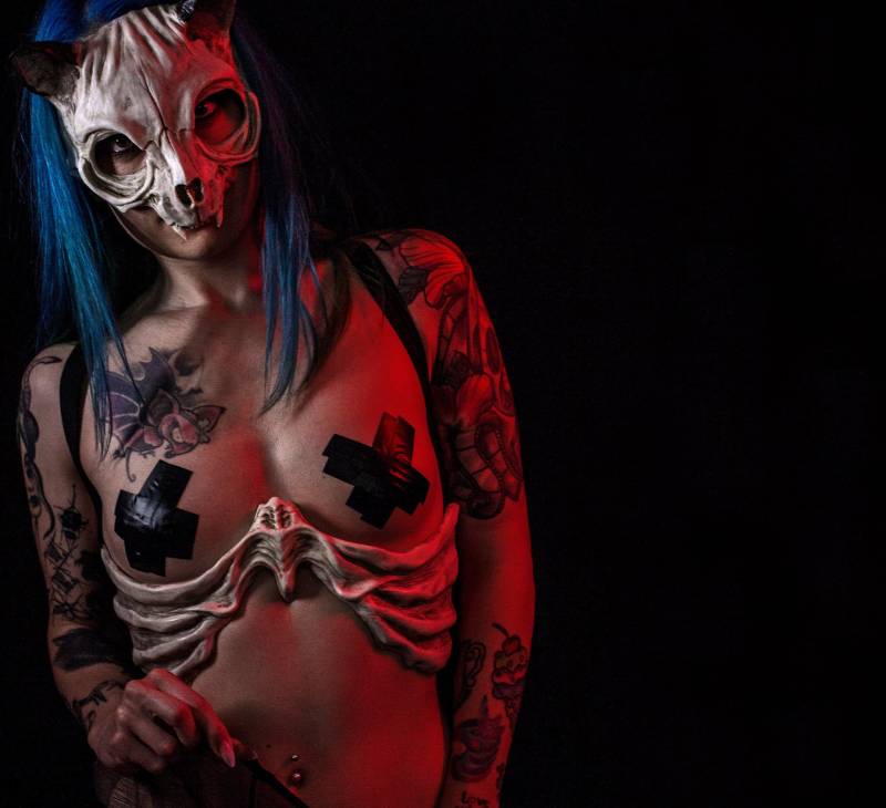 Spezielles Totenkopf-Katzen-Set - Maske + Korsett Spezielles Totenkopf-Katzen-Set - Maske + Korsett von SanseverinoFrancesco