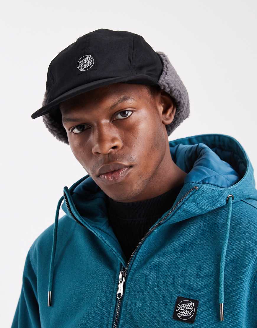 Santa Cruz - Opus Dot - Kappe aus Sherpafleece in Schwarz mit 5 Bahnen, Logo und Ohrenklappen von Santa Cruz