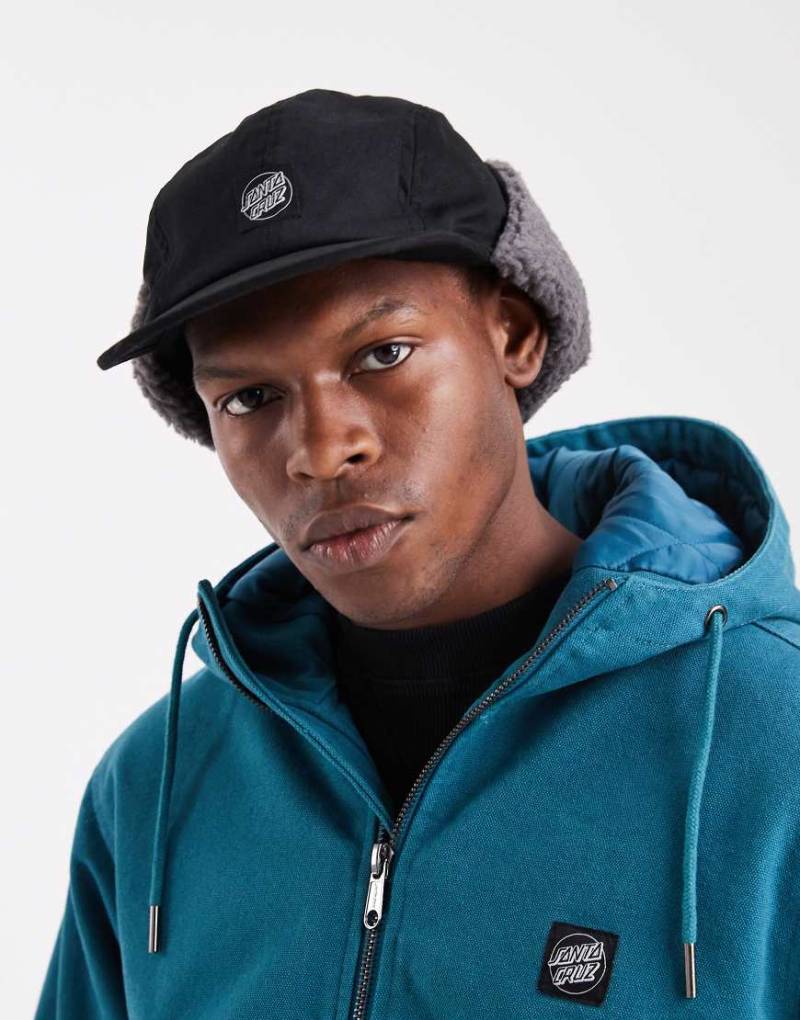 Santa Cruz - Opus Dot - Kappe aus Sherpafleece in Schwarz mit 5 Bahnen, Logo und Ohrenklappen von Santa Cruz