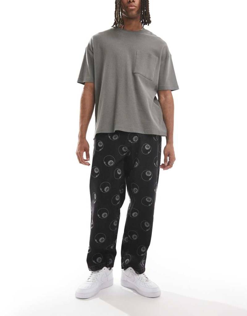 Santa Cruz - Weit geschnittene Jeans in verwaschenem Schwarz mit schwarzer Acht Print von Santa Cruz