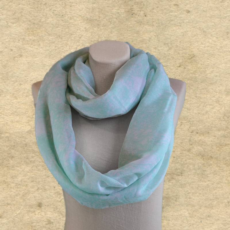 Infinity Schal in Mintgrün Leichter Stoff Loop-Schal von SantiniStudio