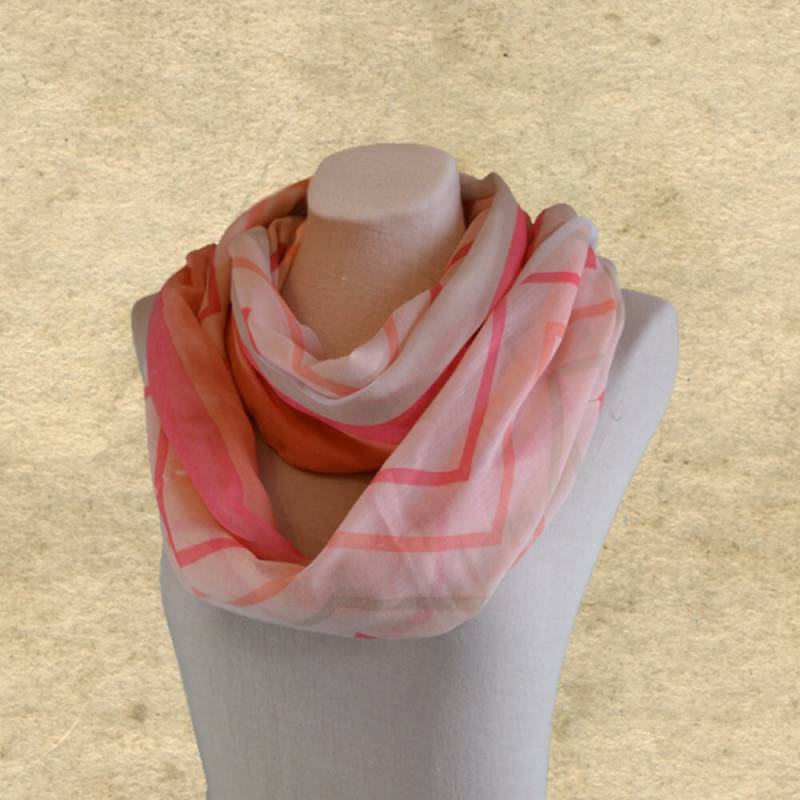 Schlupfschal Rosa Chevron Leichter Stoff Loop-Schal von SantiniStudio
