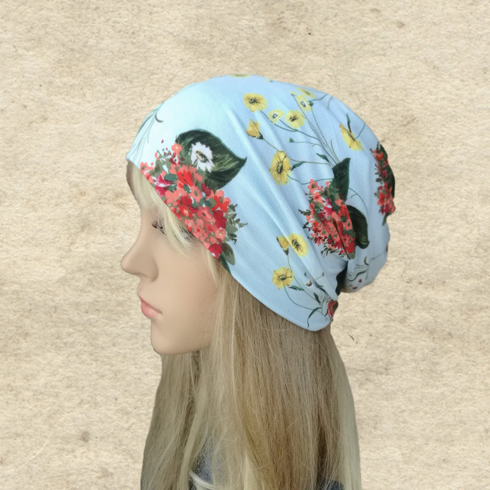 Slouchy Beanie Mit Blumenmuster Leichte Mütze Aus Polyester von SantiniStudio