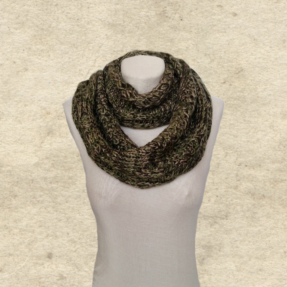 Unendlich Weicher Acryl-Schal Im Winterdesign von SantiniStudio