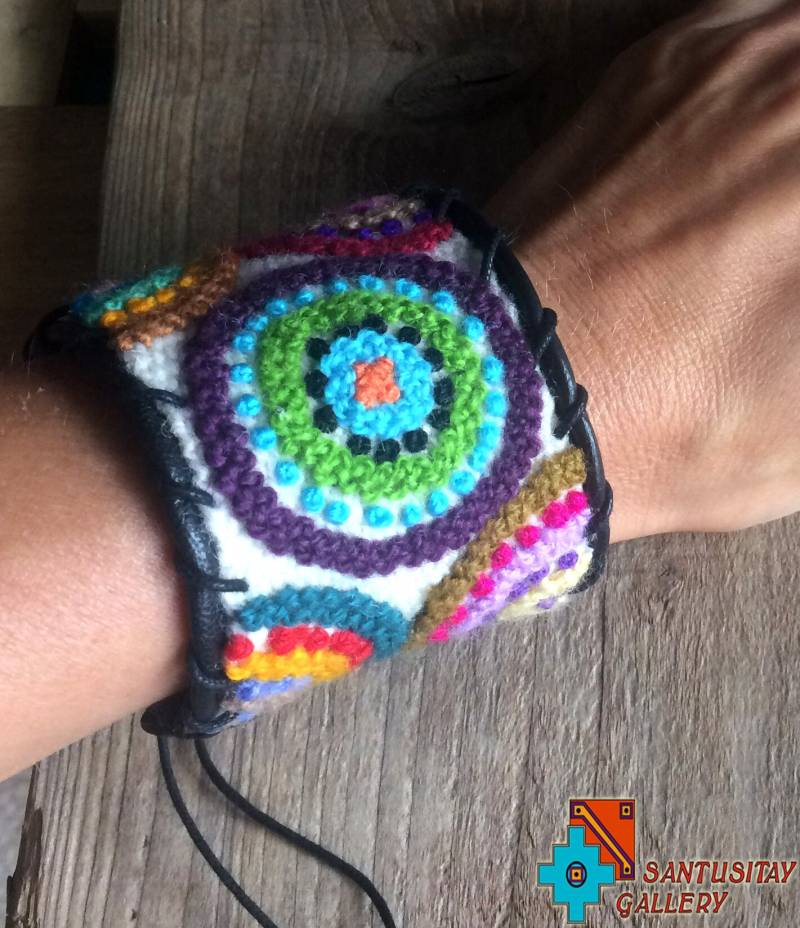Atemberaubende Handgefertigte Manschette Armband Bestickt Alpaka Wolle Leder Fertig Hippie Farben Boho Creme Türkis Lila Braun Gelb Rosa von Santusitay