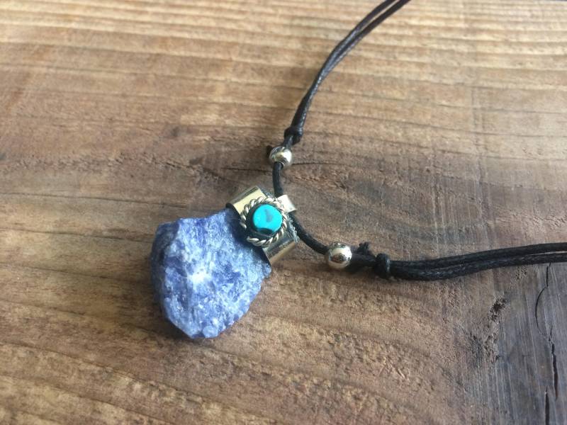 Lila Lapiz Lazuli Stein Anhänger Mächtiger Lösen Für Ihr Verständnis Zu Erweitern Hilft Probleme, Mit Selbst-Ausdruck Von Hand Gefertigt von Santusitay