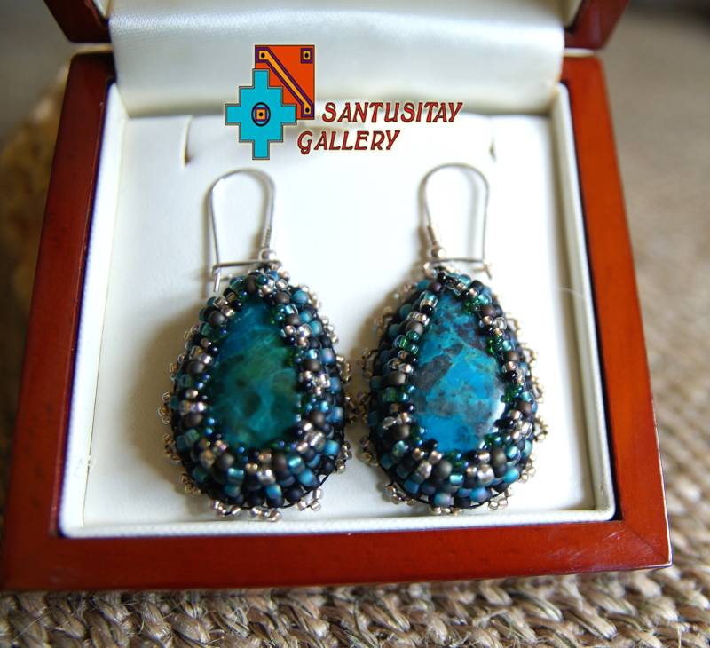 Luxus Natürliche Chryzocolla Stein Ohrringe Bestickt Toho Perlen Leder Veredelt Türkis Matt Opak Gold Schwarz Silber 925 Ohrhaken von Santusitay