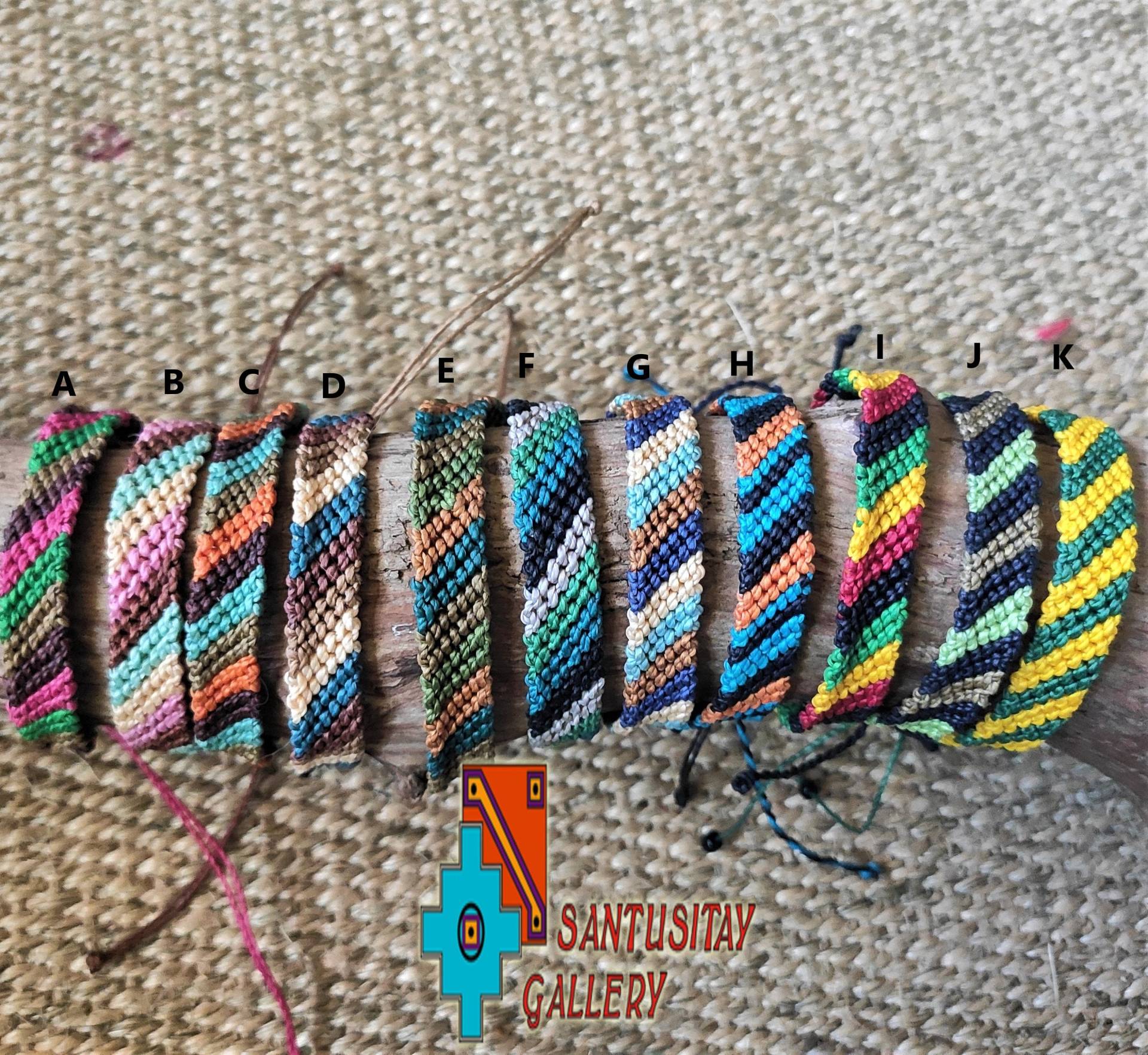Makramee Armband Freundschaftsarmband Baumwolle Gewachst Kordel Twist Handarmband Streifen Bunt Hippi Boho Rasta Gewebt Herren Damen Kinder Rasta von Santusitay
