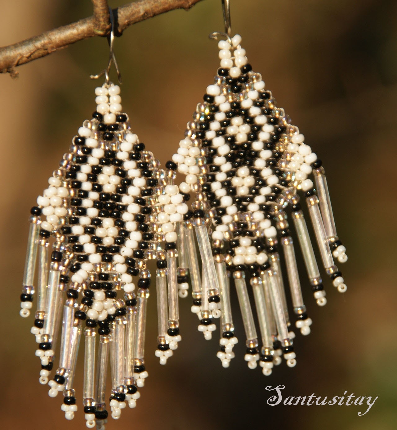 Ohrringe Golden Schwarz Peyotle Stich Perlenstickerei Glasperlen Weißgold Geschenk von Santusitay