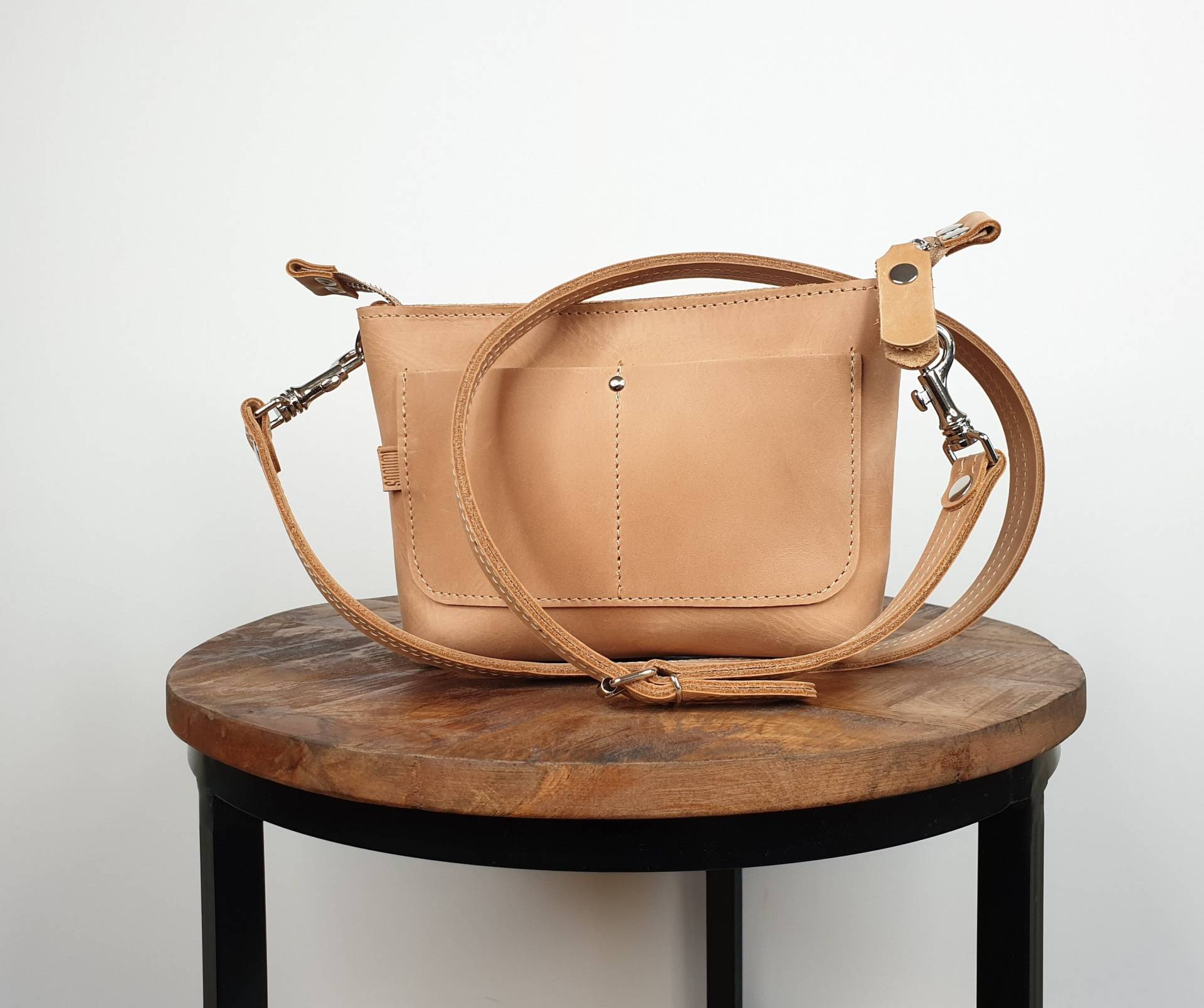 Kleine Leder Crossbody Tasche Damen Camel Braun, Umhängetasche, Partytasche, Mini Bag, 23 cm X 16 6 cm, Echtleder Mit Pull Up Effekt von SanumiLeatherGoods