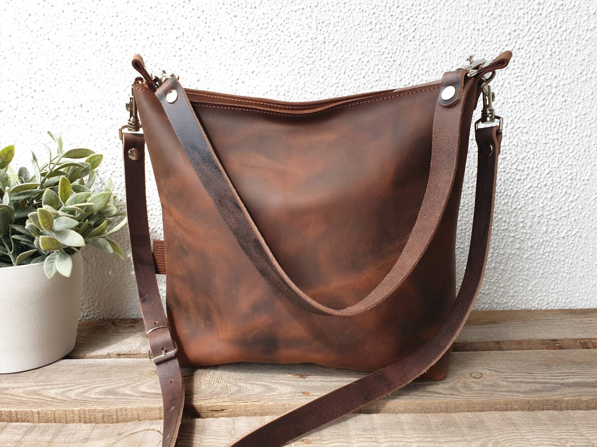 Leder Handtasche Damen Braun, Edles Schoko 32 cm Breit, 27 Hoch, Ca. 0, 7 Kg, 2 Gurte Wählbar, Hochwertiges Pull Up Leder von SanumiLeatherGoods