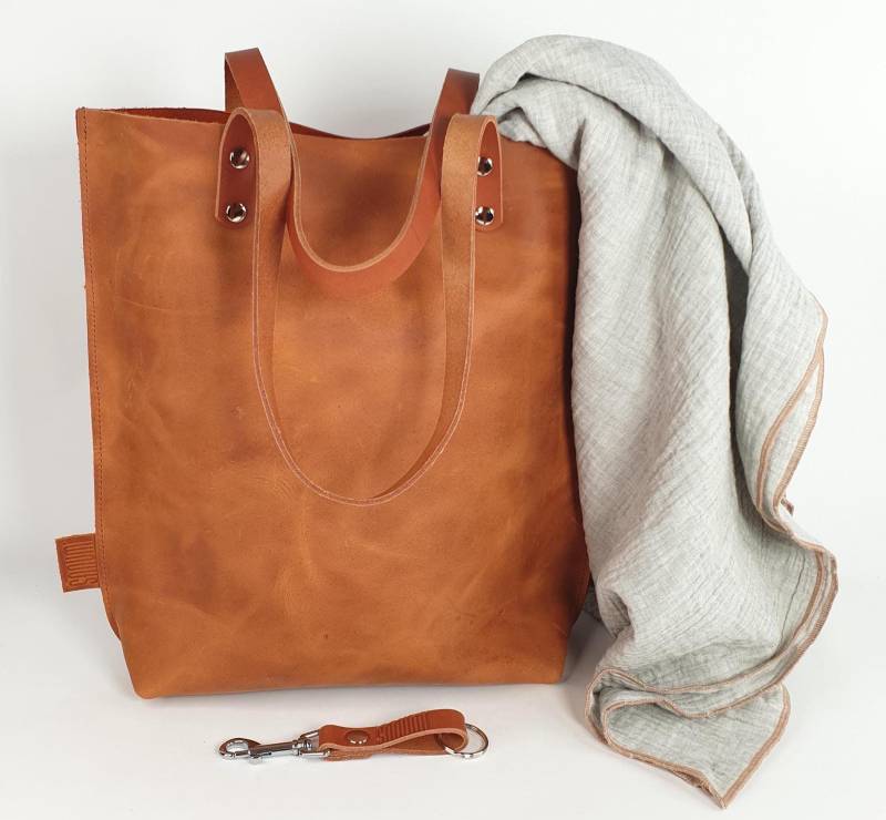 Leder Schultertasche, Handtasche Cognac Braun, Damen Mädchen, Schlichter Solider Ledershopper, Einfache Tragetasche Mit Schlüsselanhänger von SanumiLeatherGoods