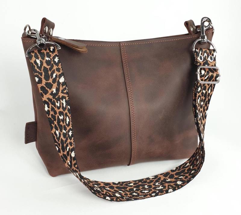Leder Umhängetasche Braun Damen Und Mädchen, Stoffgurt Mit Leoprint, Mittelgroße Schultertasche Reißverschluss, 30 X 23 10 cm von SanumiLeatherGoods