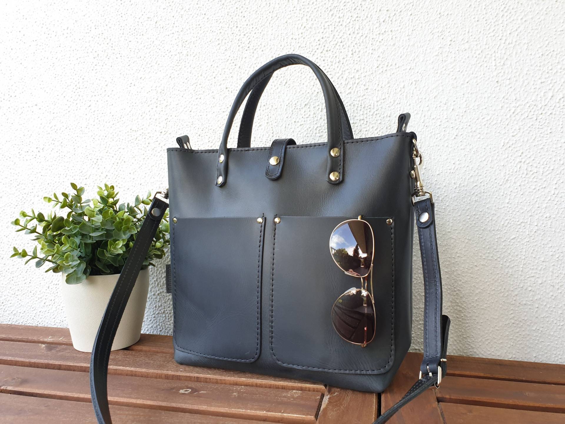 Schwarze Leder Handtasche Damen, Schwarze Umhängetasche Kleine Tote Bag Mit Optionen, Ledertasche Crossbody, Lenie von SanumiLeatherGoods