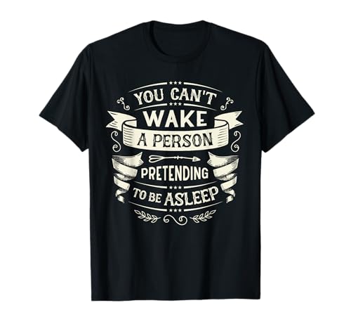 Man kann niemanden wecken der vorgibt zu schlafen T-Shirt von Sapere Aude Philosophy and Awaken Wisdoms