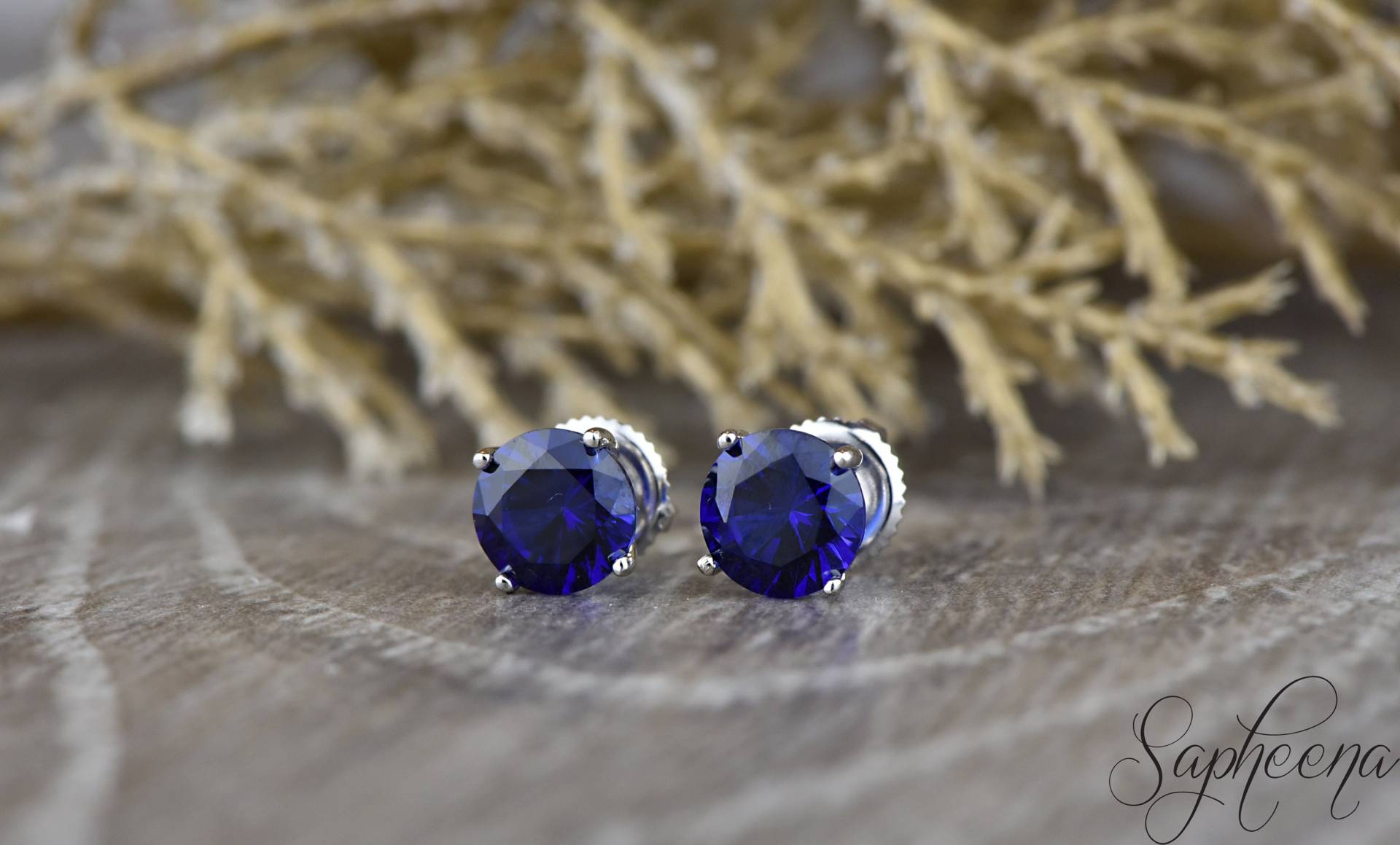2.0 Ct Runde Blauer Saphir Ohrstecker, Solid Gold 14K Schraubverschlüsse, September Birthstone Brautjungfer Geschenk 2.0 Ct Runde Blauer Saphir Ohrstecker, Solid Gold 14K Schraubverschlüsse, September Birthstone Brautjungfer Geschenk von Sapheena