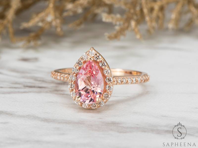 Birne Saphir Verlobungsring, Champagner Pfirsich Ring, Diamant Halo Rosegold, September Birthstone Ring Von Sapheena von Sapheena