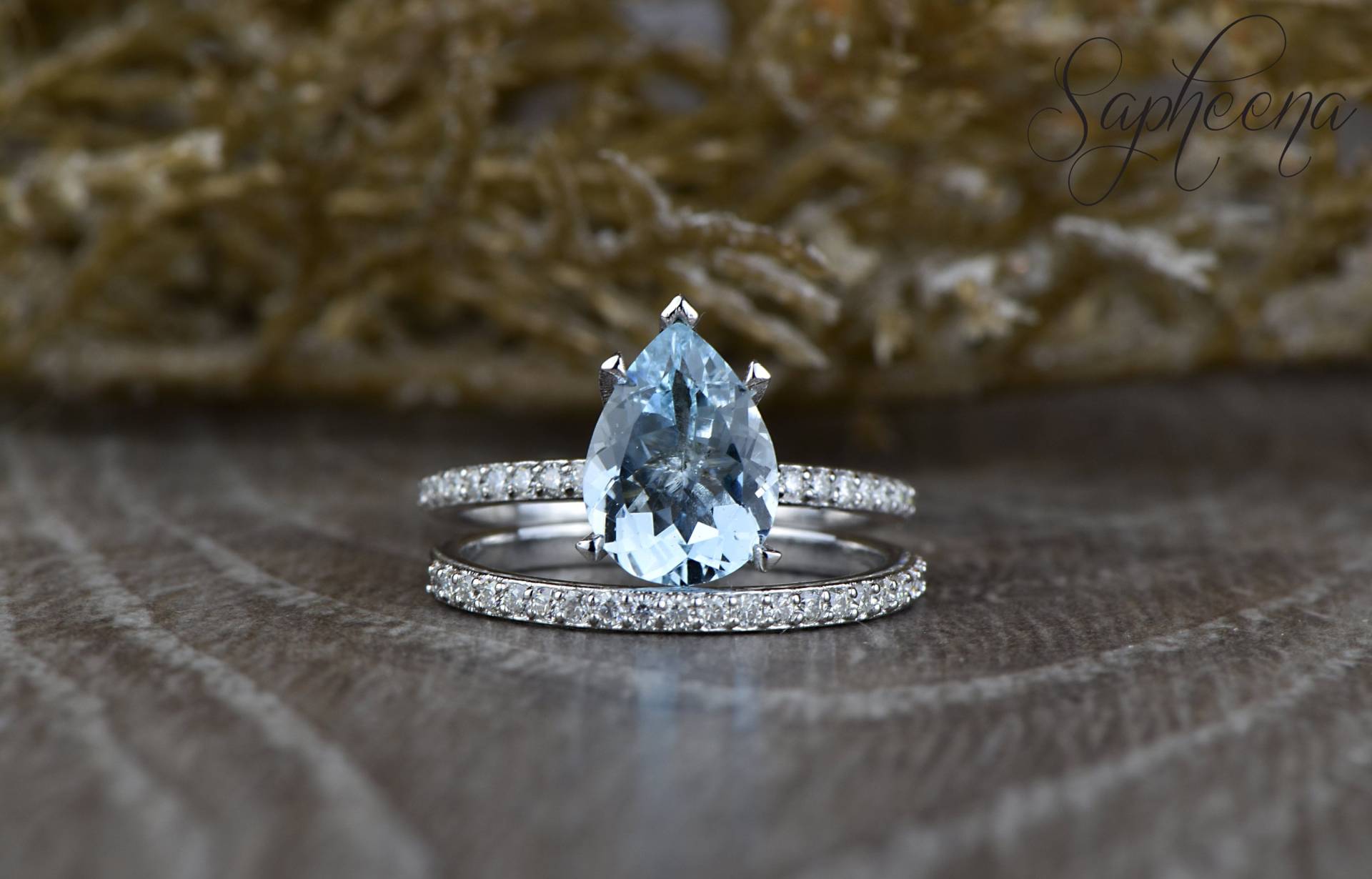 Pear Cut Natürlicher Aquamarin Solitär Braut Ring, Blauer Diamant Eternity Ehering, Solid Gold 14K/18K Ring Set Pear Cut Natürlicher Aquamarin Solitär Braut Ring, Blauer Diamant Eternity Ehering, Solid Gold 14K/18K Ring Set von Sapheena