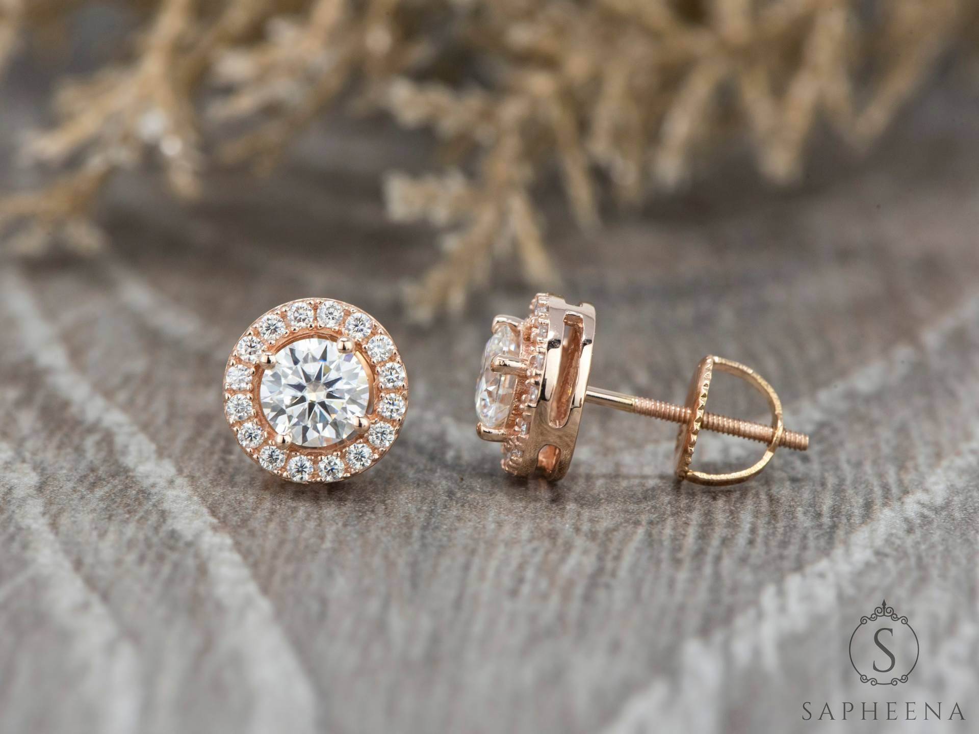 Rundschliff Moissanit Halo Ohrstecker, Lab Diamant Brautstecker, 14K Solid Gold Ohrringe, Elegantes Funkeln Für Hochzeiten & Geschenke Rundschliff Moissanit Halo Ohrstecker, Lab Diamant Brautstecker, 14K Solid Gold Ohrringe, Elegantes Funkeln Für Hochzeiten & Geschenke von Sapheena