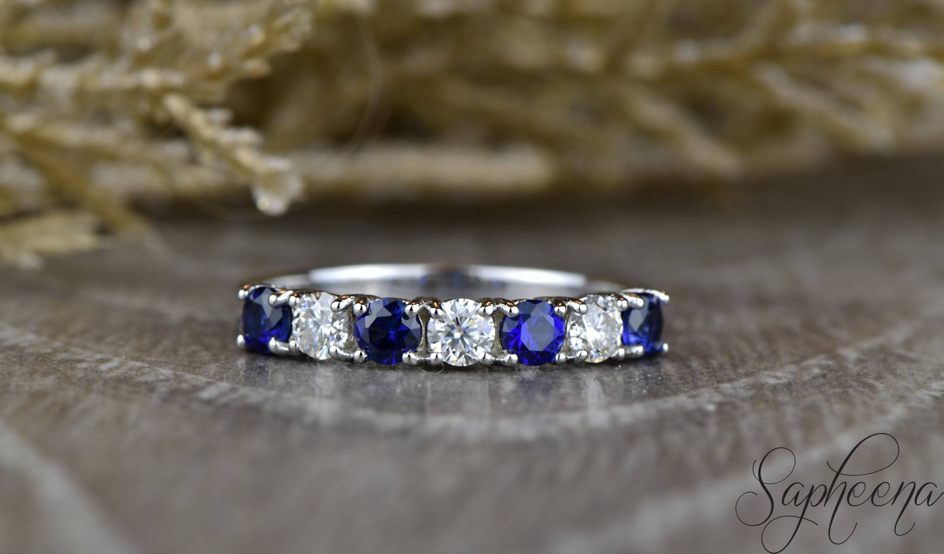 Saphir-Diamant-Hochzeitsband, Sieben-stein-Weiß-Blau-stacking-Band, Saphir-Moissanite-Diamant-Goldband, Geburtssteinring, Bandring Her von Sapheena