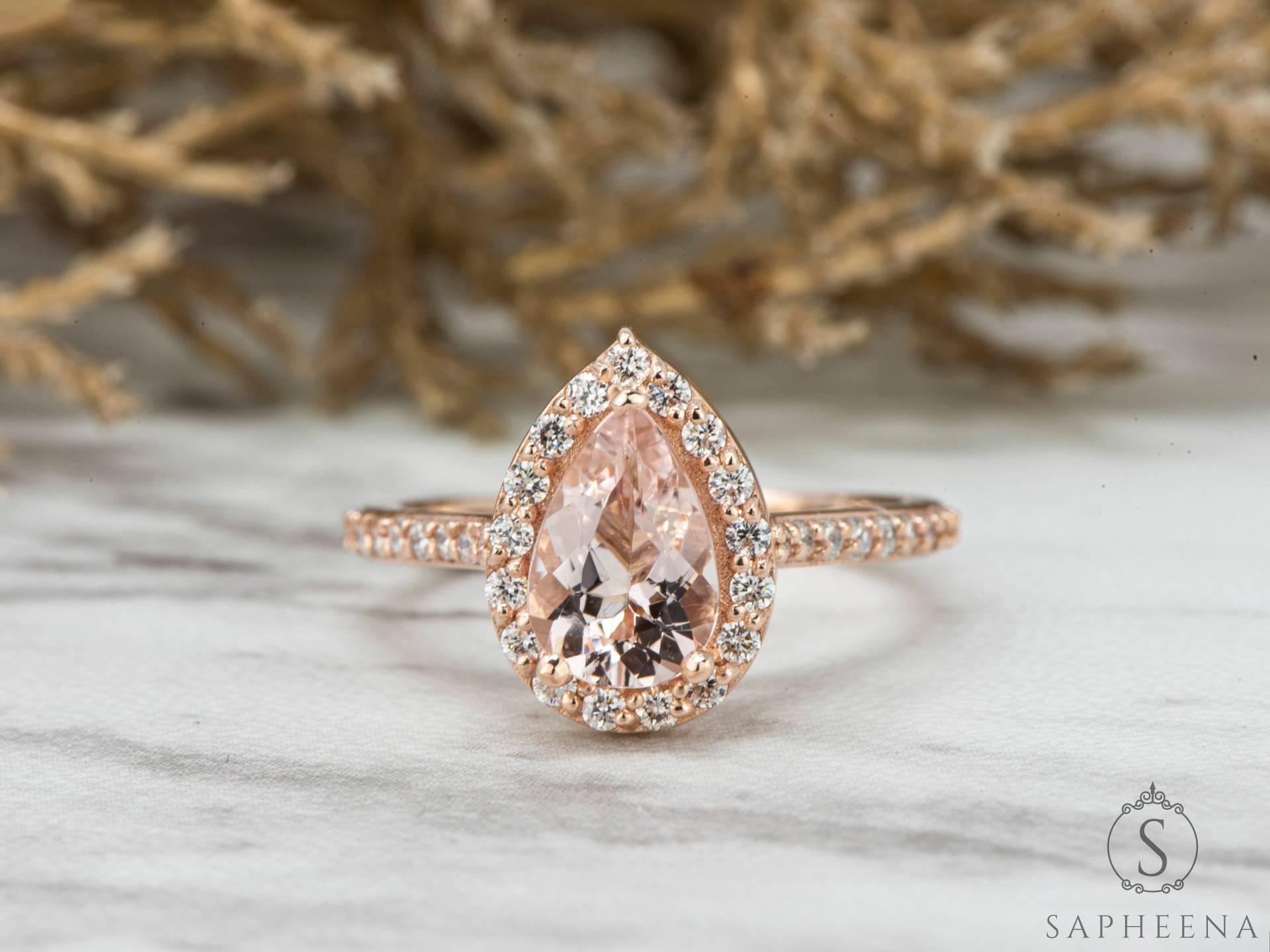 Tropfen Morganit Halo Ring Massives Gold Oder Platin Verlobungsring Diamant Moissanit von Sapheena