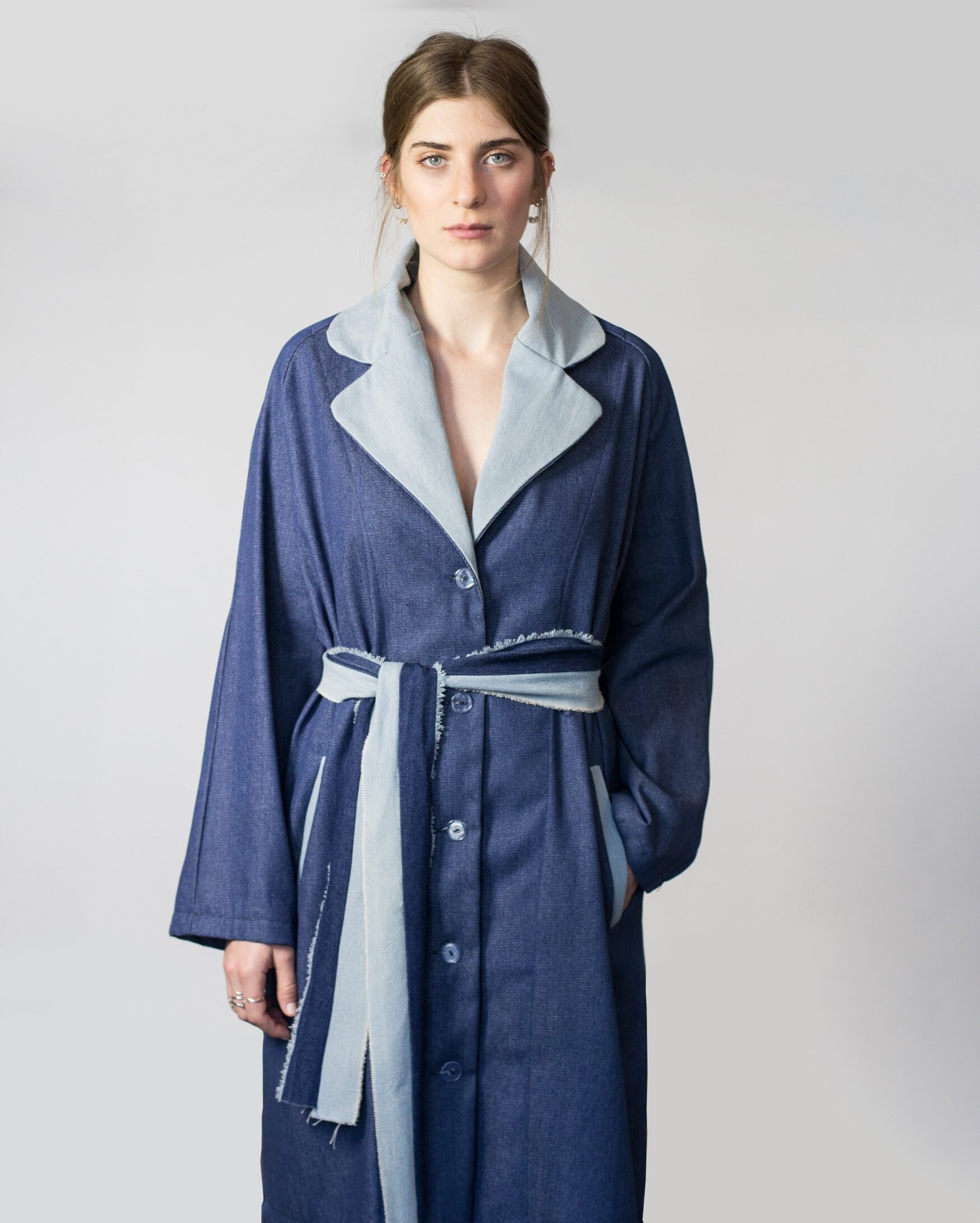 Zweifarbiger Blauer Trenchcoat, Button-Down-Denimmantel, Frauen Wintermantel von SapirellaBoutique