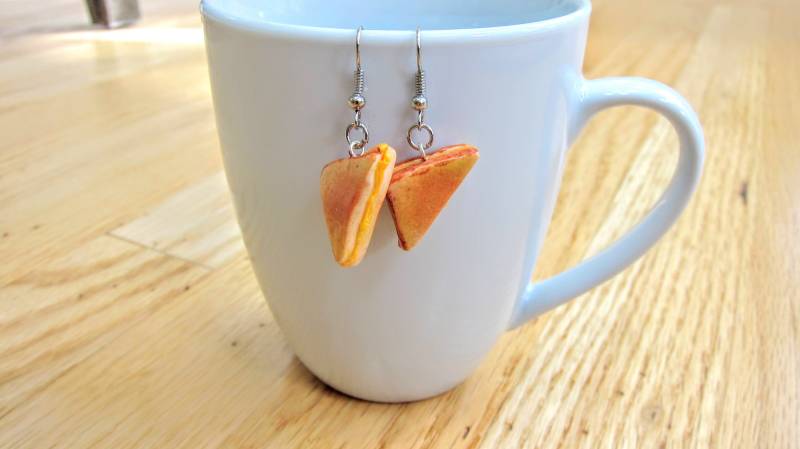 Gegrillter Käse Ohrringe, Polymer Clay Miniatur Essen Schmuck, Sandwich Schmuck Ohrringe Mini Fake Food, Teenager Feinschmecker Geschenk von SaporitoMinis