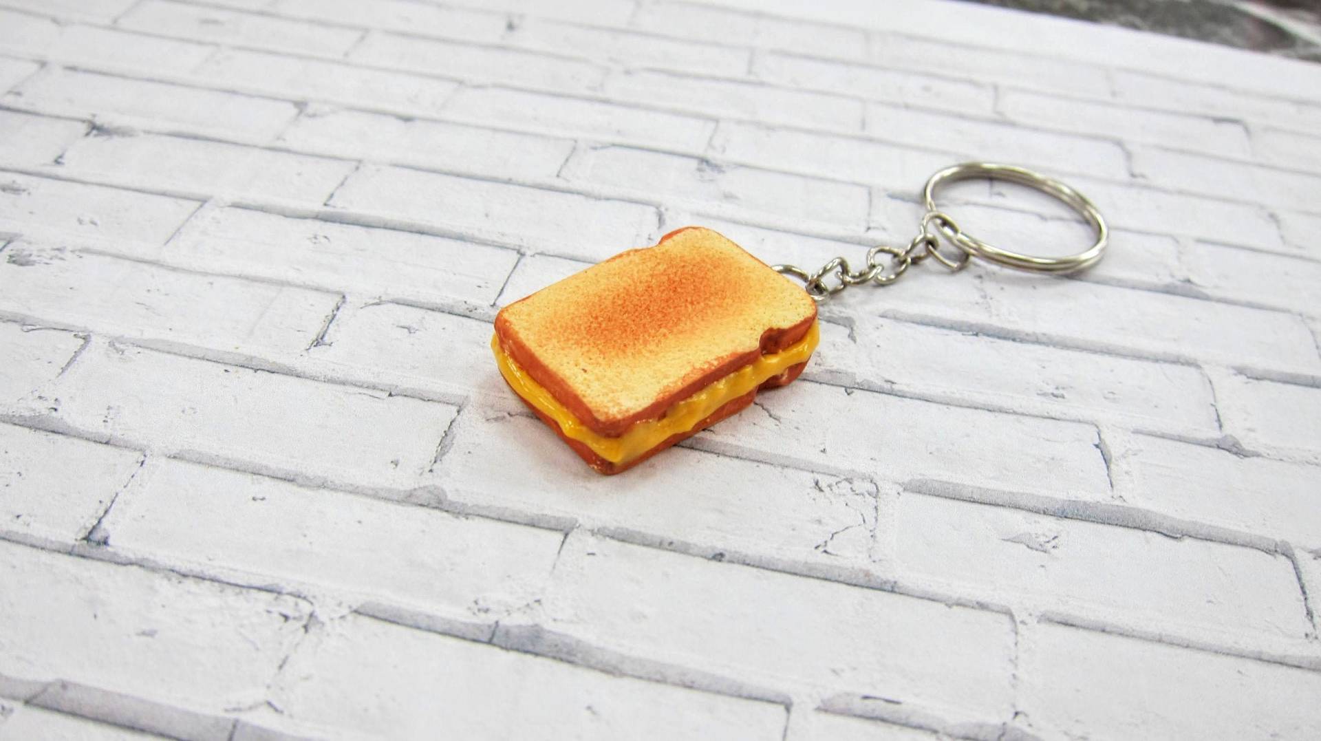 Gegrillter Käse Schlüsselanhänger // Polymer Clay Lebensmittel Miniatur Schmuck Aus Ton Süßes Toast Mit Gegrillter Käse Schlüsselanhänger // Polymer Clay Lebensmittel Miniatur Schmuck Aus Ton Süßes Toast Mit von SaporitoMinis