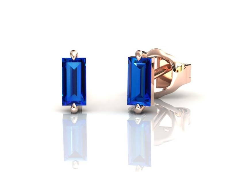Blaue Saphir Ohrstecker, Baguette Mini 14K Roségold September Geburtsstein Geschenk, Kleiner Schmuck, Lab Grown Or Natural von SapphireJewelStudio