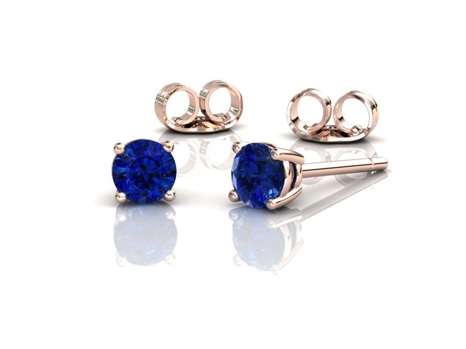 Blaue Saphir Ohrstecker, Kleine 14K Roségold 4 Prong Korb Set Ohrringe, Frauen Alltag Schmuck, September Geburtsstein, Jahrestag Geschenk von SapphireJewelStudio