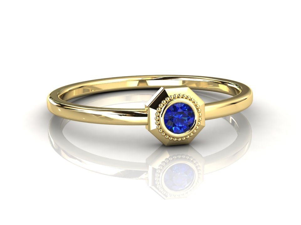 Blauer Saphir Stapelring Für Frauen, Einzigartiger Gelbgold Jahrestagsring, Zierlich Runder Edelstein Versprechensring, September Geburtsstein Ring von SapphireJewelStudio