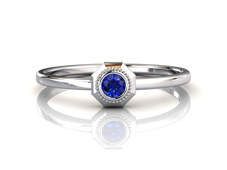 Damen Blauer Saphir Stapelring, Einzigartiger Platin Jubiläumsring, Zierlich Runder Edelstein Versprechensring, September Geburtsstein Ring von SapphireJewelStudio