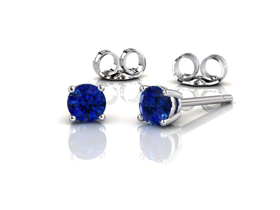 Massive Platin Blaue Saphir Ohrstecker, 4 Prong Korb Set Ohrringe, Damen Schmuck, September Geburtsstein, Jahrestag Geschenk von SapphireJewelStudio