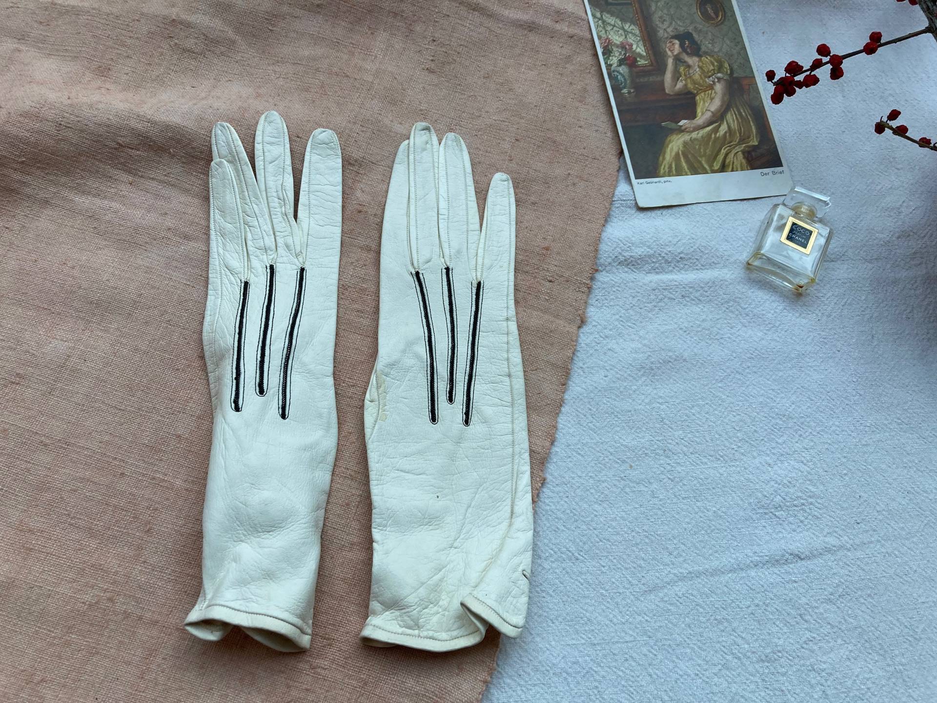 Vintage Antik 1920 1930 Kinder Leder Weiß Und Schwarz Handschuhe Weiche Kleine Dekoration Knopf Autofahren Seltenes Sammlerstück Hochzeit von SapphoVintageStore