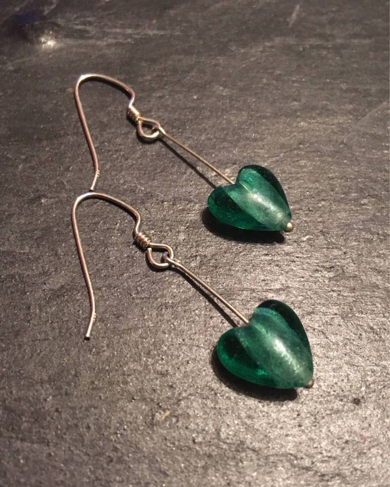 Türkis Grün Glas Herz Ohrringe Türkis Grün Glas Herz Ohrringe von SaraAndHeart