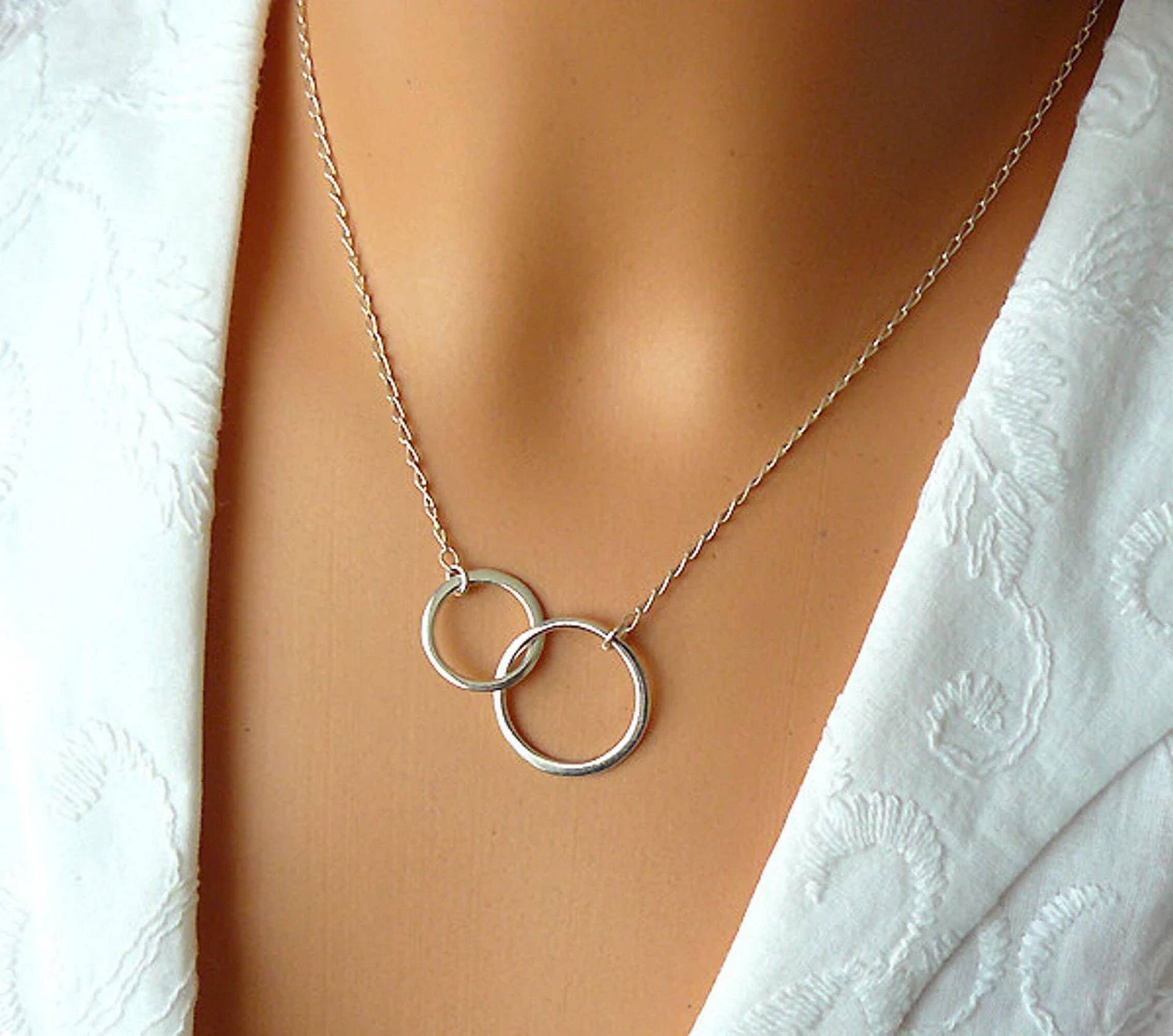 Unendlichkeit Halskette - Schwestern Geschenk Eternity Anhänger Doppel Kreis Ineinander Greifender Hoop Gutes Karma Unendlichkeit Halskette - Schwestern Geschenk Eternity Anhänger Doppel Kreis Ineinander Greifender Hoop Gutes Karma von SaraAndJane
