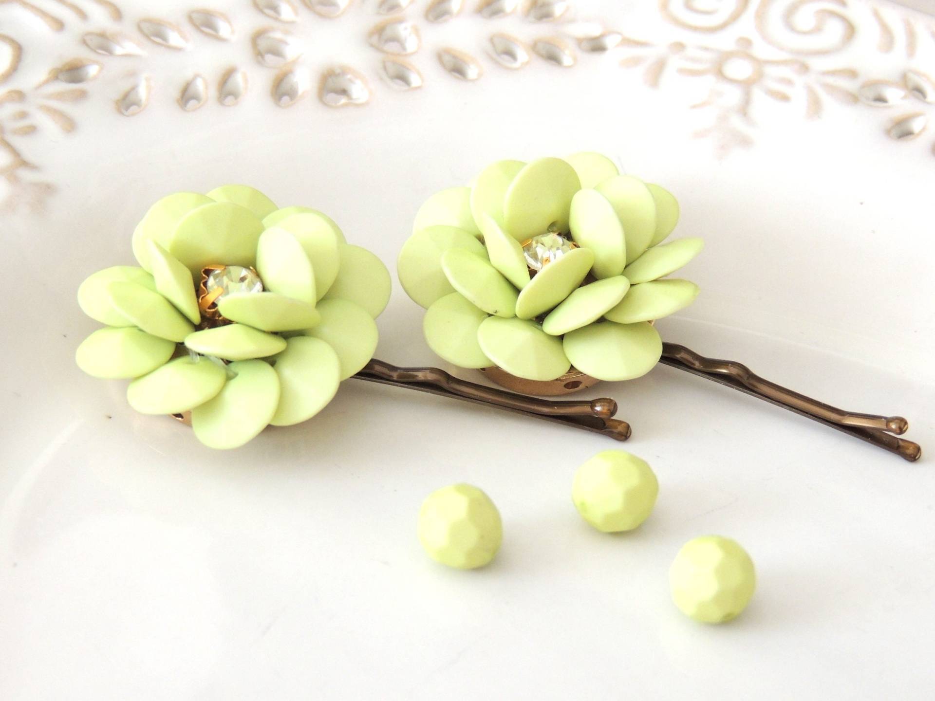 Schöne Apfelgrün Haar Pin Blume Vintage Stil Haarspange, Haarnadel, Für Ihre Haare, Perücke Oder Schal von SaraAttaliDesign