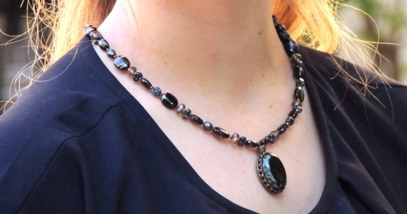 Schöne Schwarze Perlenhalskette Besondere Und Schöne, Lange Perlenhalskette, Boho-Halskette von SaraAttaliDesign