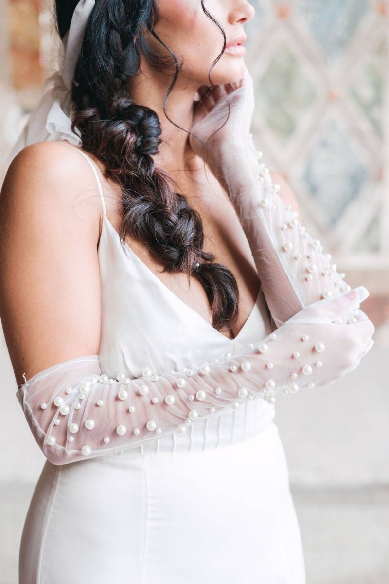 Prudence Pearl Gloves - Weiße Transparente Handschuhe Mit Perlen Geschmückt von SaraBrosious