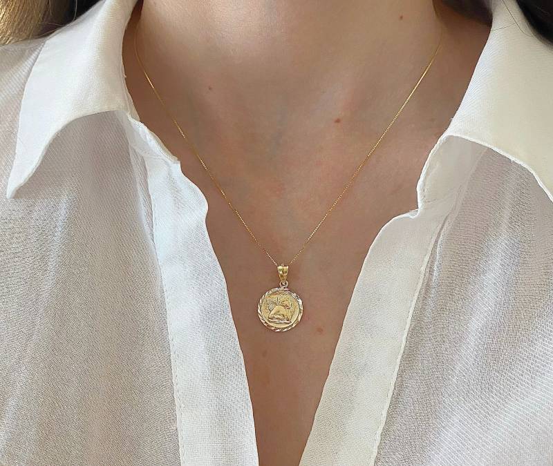 14K Solid Gelb Gold Baby Engel Medaille Anhänger Guardian Runde Halskette Charm | Kleine Schutzengel Cherub Religiöser Charme von SaraKayJewelry