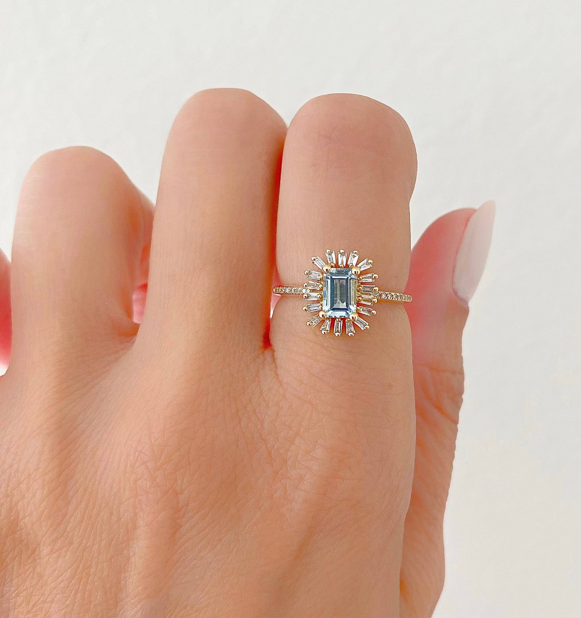 Vintage 14K Gelbgold Smaragdschliff Aquamarin Und Diamant Heiligenschein Ring| Verlobungsring| Ehering von SaraKayJewelry