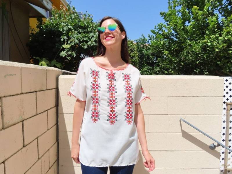 1970Er Jahre Bestickte Bluse Rot Schwarz Geometrisch Pfeil Stickerei Kurzarm Creme Weiß Tunika Bauernhemd Folklore Shirt 1970Er Jahre Bestickte Bluse Rot Schwarz Geometrisch Pfeil Stickerei Kurzarm Creme Weiß Tunika Bauernhemd Folklore Shirt von SaraLouiseVintage