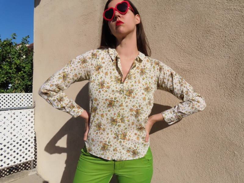 1970Er Jahre Floral Top Kragen Button Down Langarm Creme Gelb Orange Rose Blumen Korb Print Bluse Shirt Größe Small/Medium - 38 "Brustumfang 1970Er Jahre Floral Top Kragen Button Down Langarm Creme Gelb Orange Rose Blumen Korb Print Bluse Shirt Größe Small/Medium - 38 "Brustumfang von SaraLouiseVintage