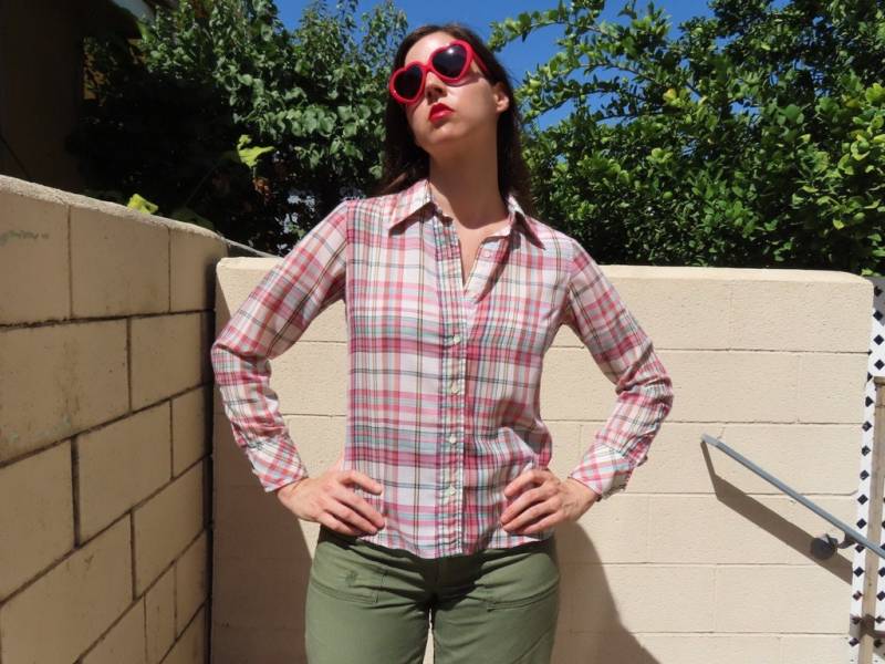 1970Er Jahre Kariertes Hemd Rot Grün Creme Button-Down-Top Mit Kragen Und Langen Ärmeln 1970Er Jahre Kariertes Hemd Rot Grün Creme Button-Down-Top Mit Kragen Und Langen Ärmeln von SaraLouiseVintage