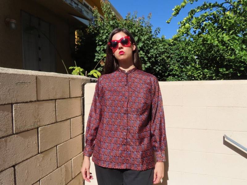 1970Er Jahre Paisley Top Hohe Band Kragen Button Down Front Lange Voll Cuffed Sleeve Orange Blau Schwarz Shirt Hippie Bluse Größe Large - 42 "Brust 1970Er Jahre Paisley Top Hohe Band Kragen Button Down Front Lange Voll Cuffed Sleeve Orange Blau Schwarz Shirt Hippie Bluse Größe Large - 42 "Brust von SaraLouiseVintage