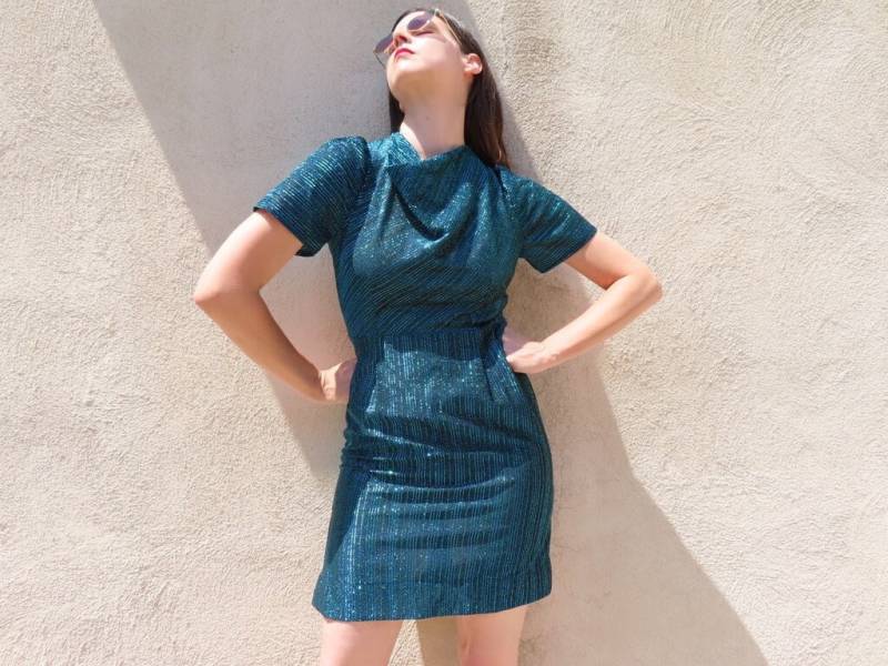 Rückverkauf 1980S Glitzer Kleid Metallic Teal Wasserfallausschnitt Kurzarm Mini Grün Blau Schwarz Disco Sparkle Club Size Medium - 38" Büste Rückverkauf 1980S Glitzer Kleid Metallic Teal Wasserfallausschnitt Kurzarm Mini Grün Blau Schwarz Disco Sparkle Club Size Medium - 38" Büste von SaraLouiseVintage
