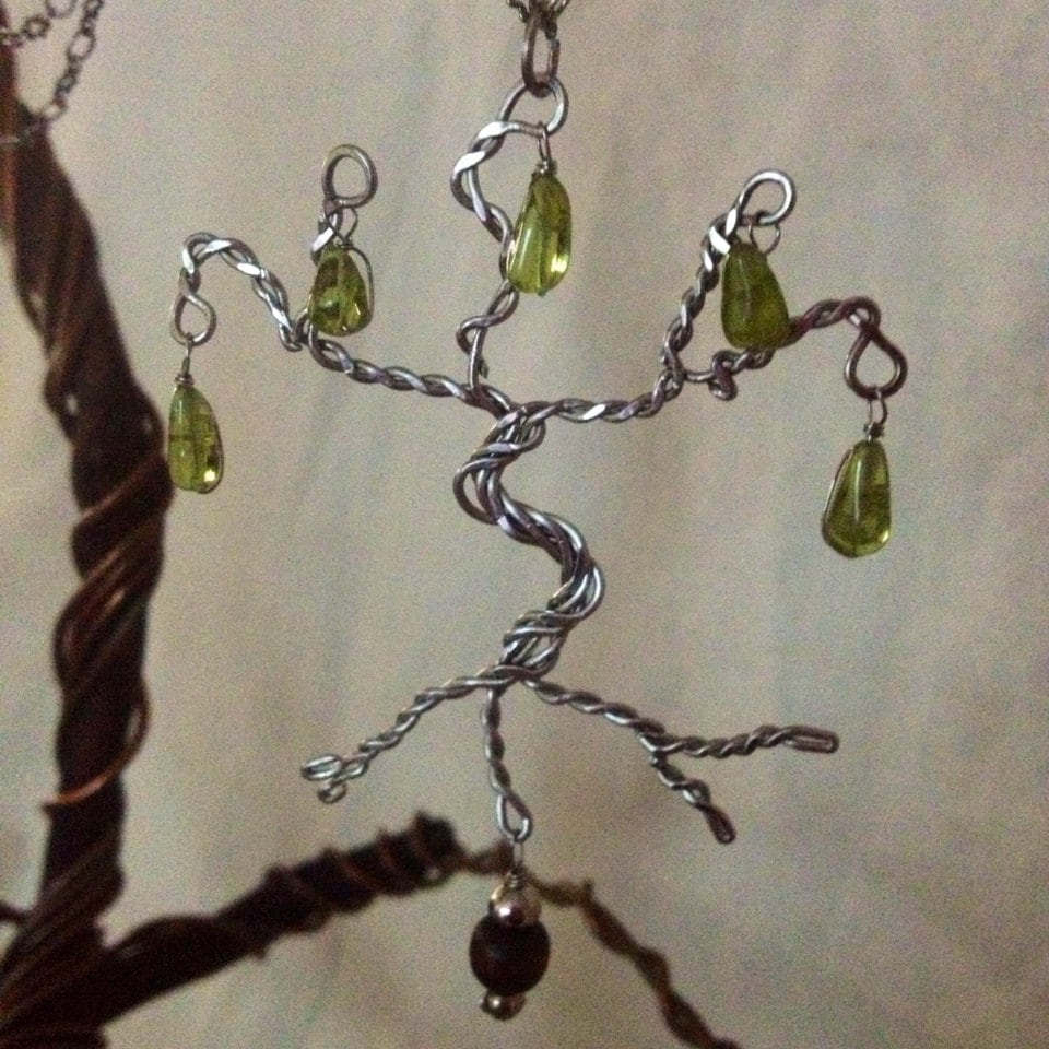"Baum Der Erneuerung & Life" Peridot Steine - Halskette von SaraMarieJewelry