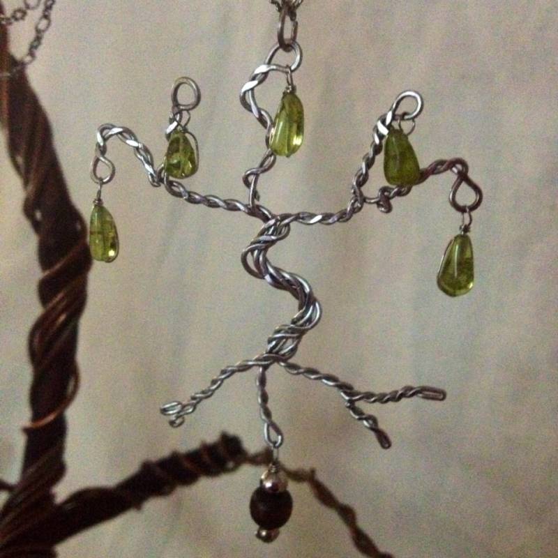 "Baum Der Erneuerung & Life" Peridot Steine - Halskette von SaraMarieJewelry